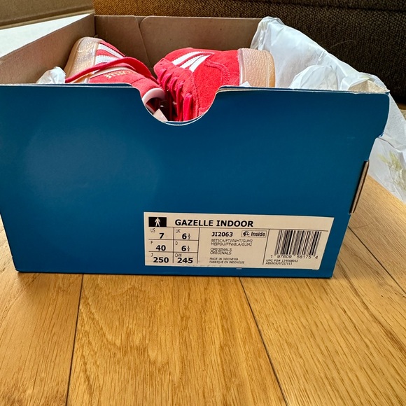 Adidas Gazelle’s Scarlet/White/Gum - Picture 3 of 5